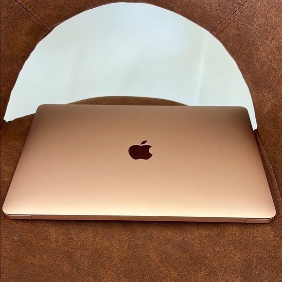 Apple Gold Laptop Sleek Design High Performance - Picture 12 of 16